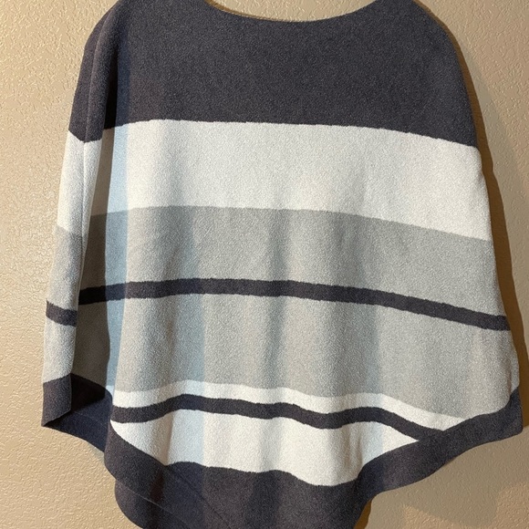 Barefoot Dreams NWOT Cozy White and Gray Striped Poncho - Picture 1 of 5